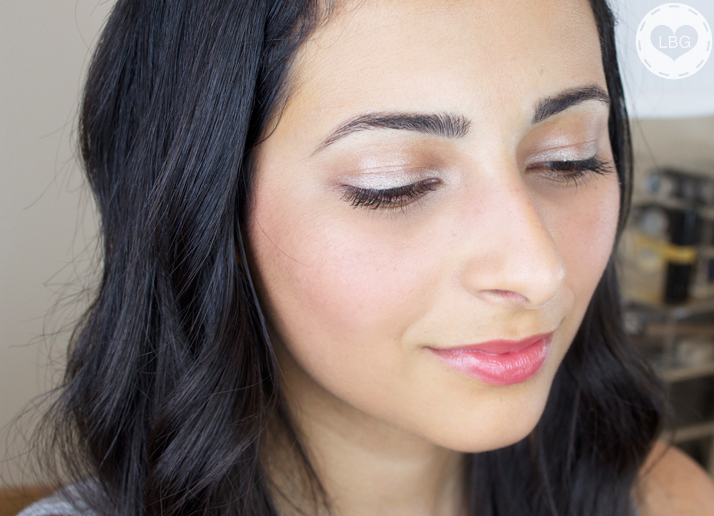 Makeup Tutorial: 5 Minute Brightening Makeup Look (VIDEO)