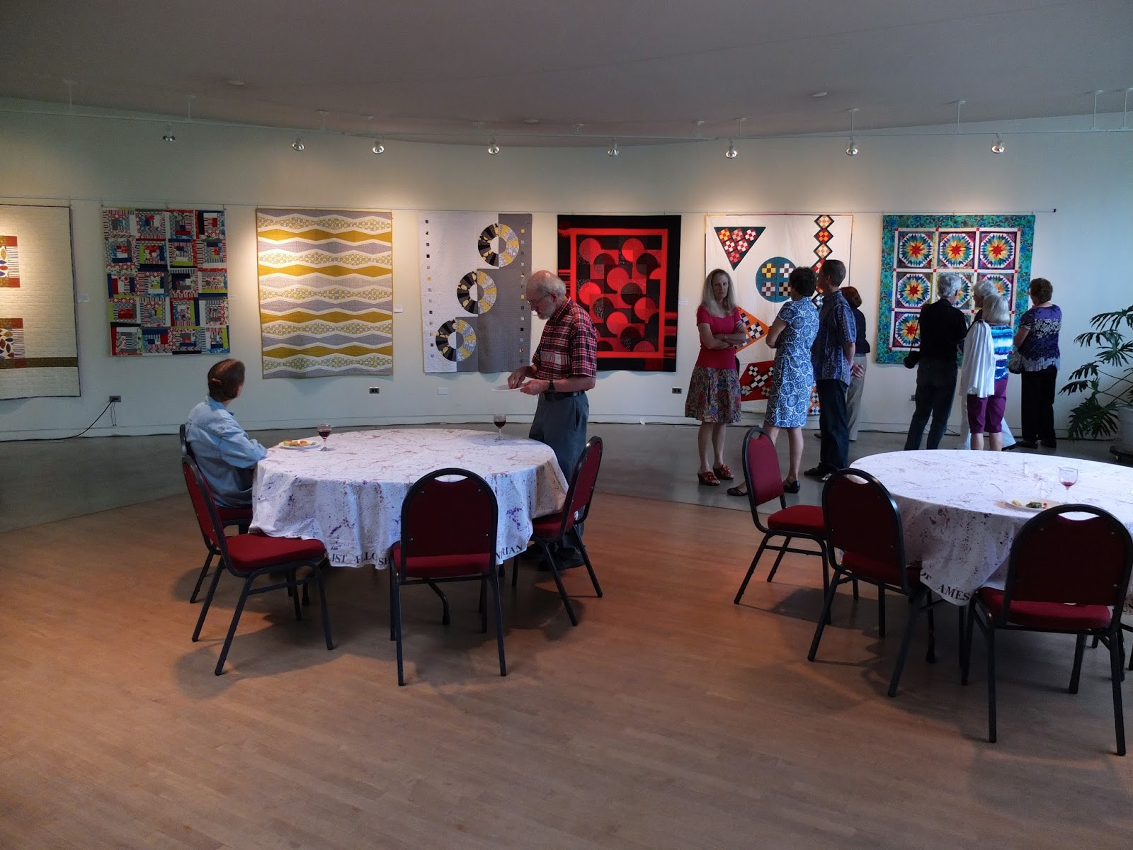 Modern Quilt Relish Des Moines Modern Quilt Guild show up in the gallery