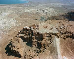 Masada, también llamada “la fortaleza”, es uno de los lugares históricos de Israel 13