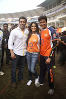 Salman, Daisy, Huma & Shruti at CCL match