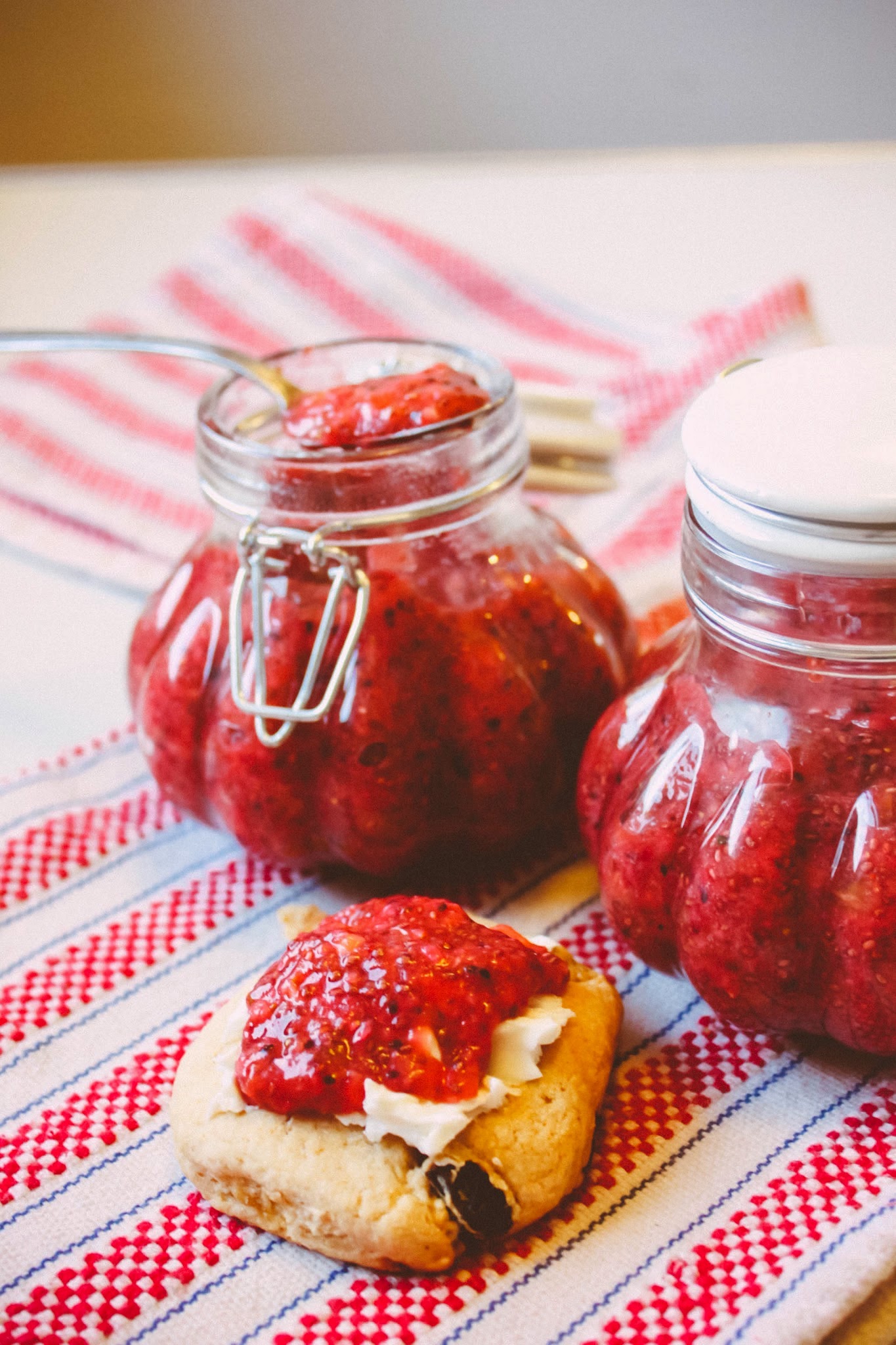 made à la mode raw strawberry kiwi jam heat, gluten, (sugar) free