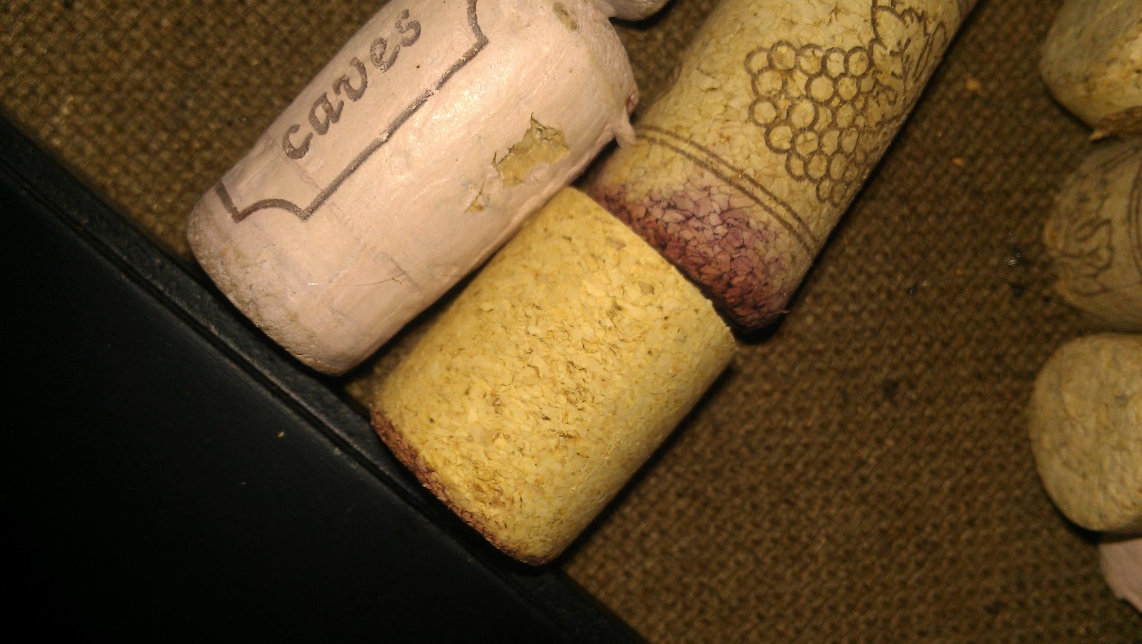 rainysunraynails Howto Cork Board. (unrelated nail art)