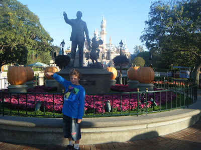 Walt Disney statue