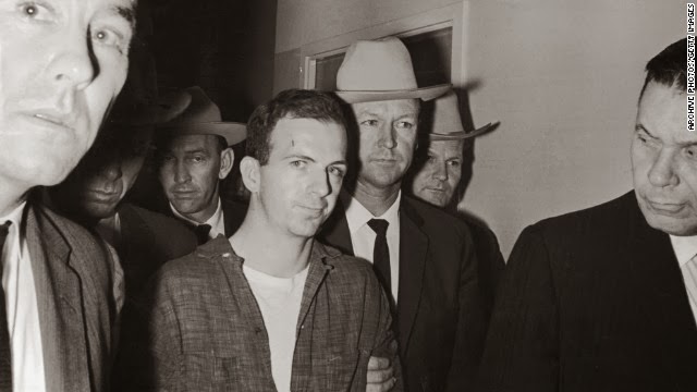 Amazing Historical Photo of Lee Harvey Oswald on 11/23/1963 