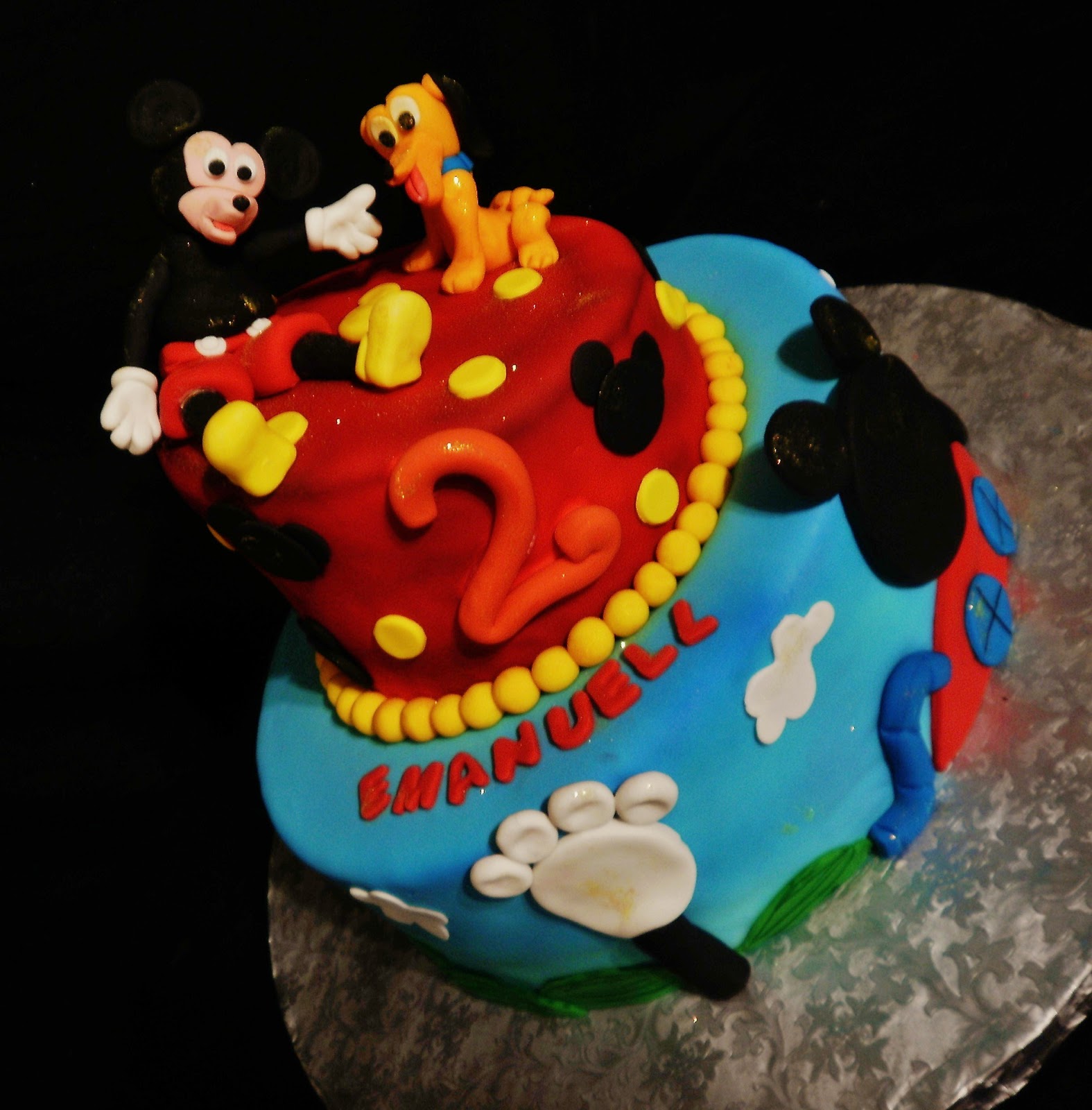 Baking with Roxana's Cakes: Mickey Mouse themed cake