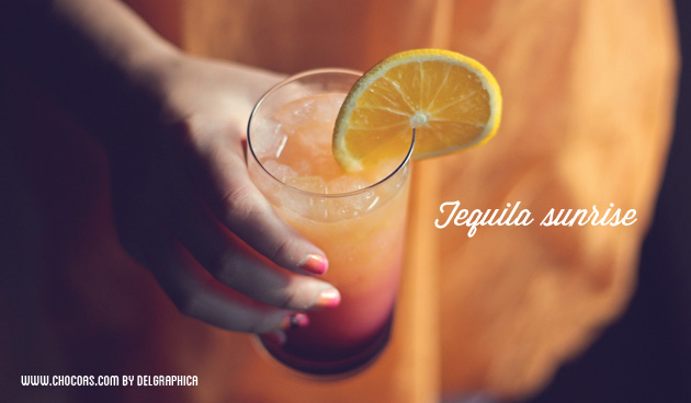 Tequila Sunrise - tequila, zumo de naranja y granadina