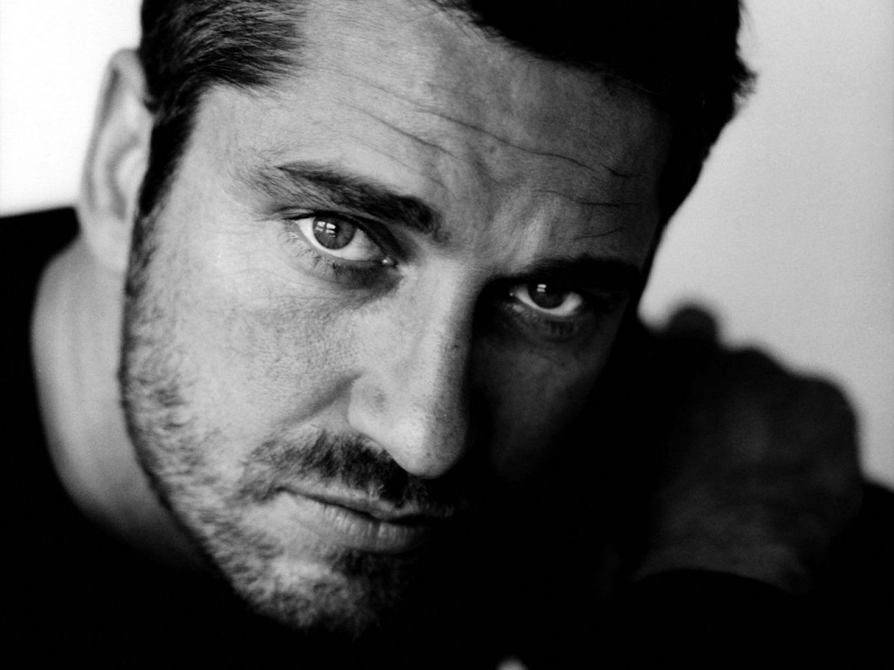 http://2.bp.blogspot.com/-jdjLEvugxdY/UNzK_j-iCjI/AAAAAAAAd2w/khKF_70E5W8/s1600/Gerard-Butler-gerard-butler-24038854-1280-960.jpg