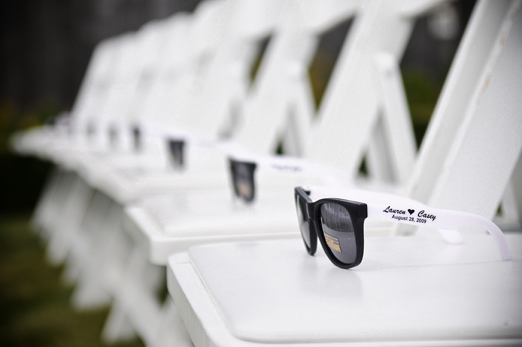 11 Amazing Wedding Photos With Custom Printed Sungles Blue Sungles For Guest At Outdoor Wedding Via