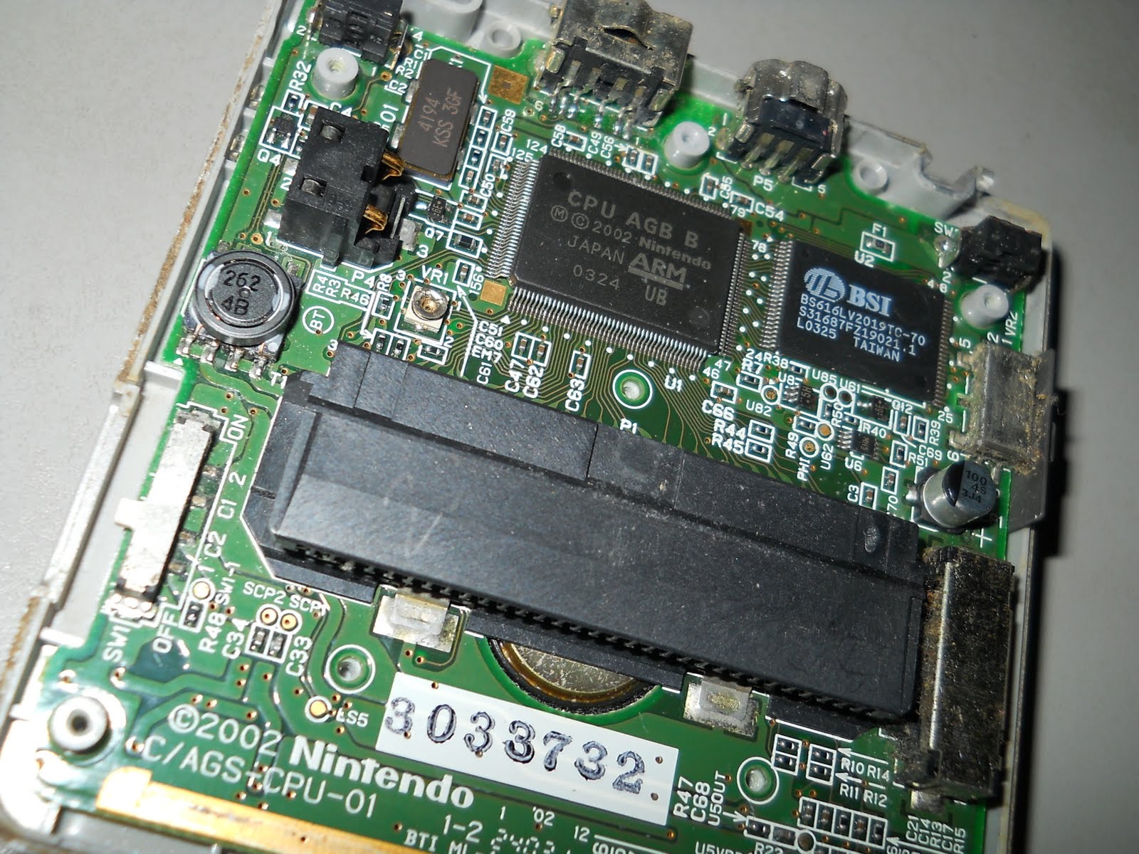 Tiger's Sharing: What's inside a Gameboy advance SP?