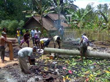 SI JAGO MERAH HANGUSKAN RUMAH SADAM.