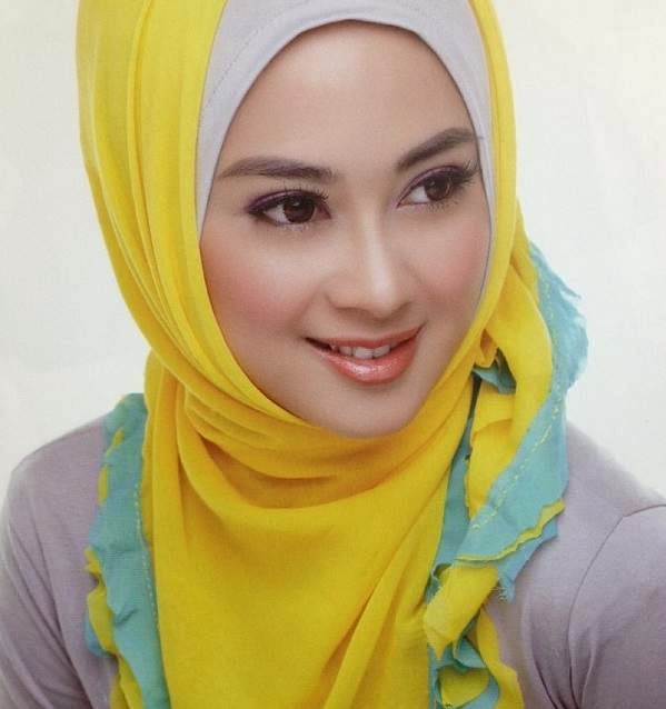 http://2.bp.blogspot.com/-jeCnsdI5kr4/U9g9DvtdcvI/AAAAAAAAVAM/Z_COQMhBx50/s1600/Hijab+Artis+Indonesia+Jilbab+01.jpg