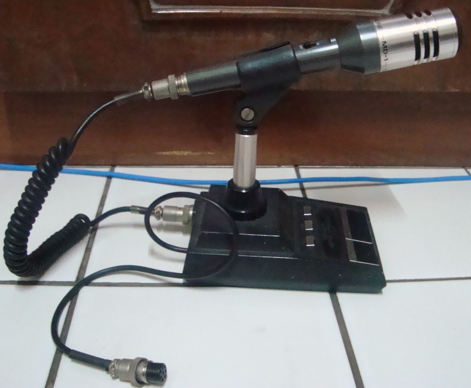 RADIO SELLER Yaesu Microphone MD1 ( Sold )