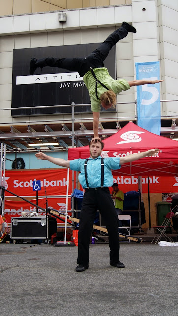 Scotiabank BuskerFest downtown Toronto 2014, Street Performers, performances, buskers, art, culture, festival, melanie.ps, the purple scarf, ontario, canada, eplilepsy, charity, entertainment, world,hat, fire, acrobats, music,