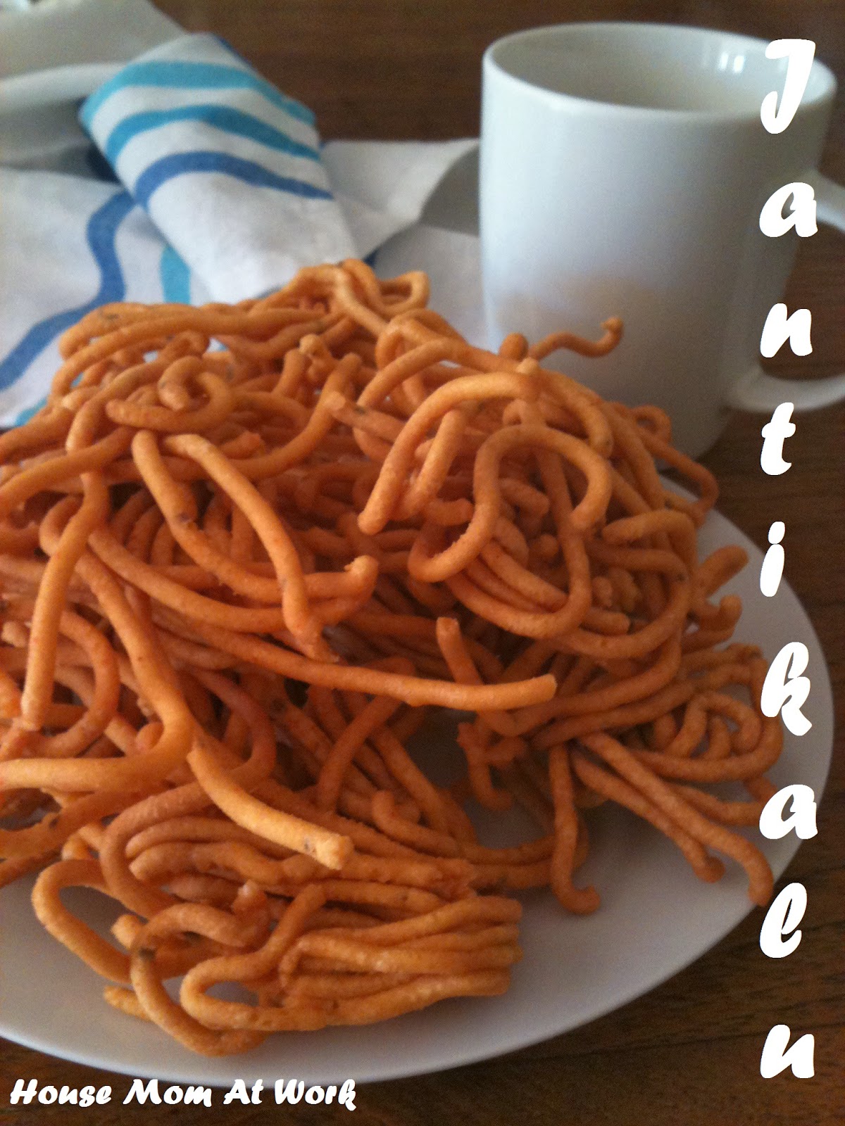 House Mom At Work Murukku / Jantikalu with Chickpea Flour and Rice
