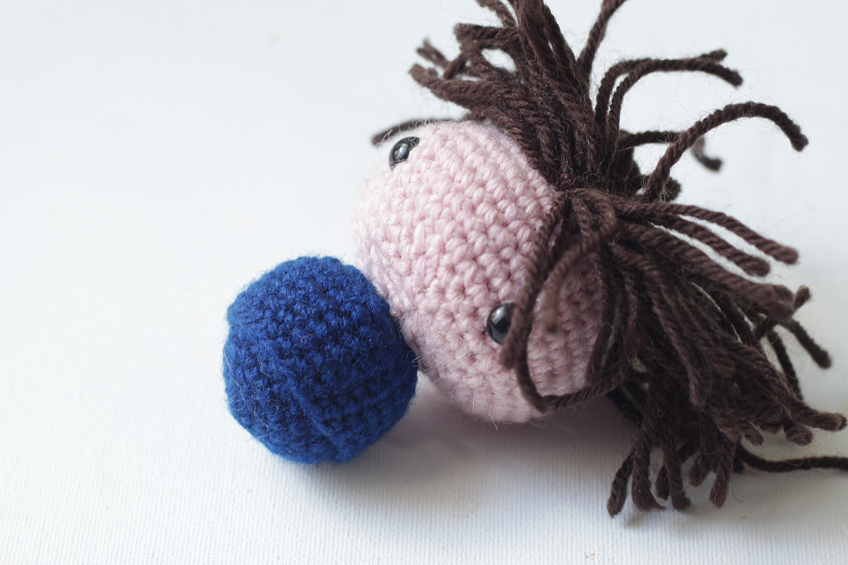 Amigurumi princess mononoke free pattern, instructions about how to make the body and the dress once both pieces are together by The sun and the turtle