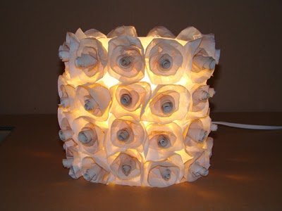 صنع فيوز أو أباجورة بالورود  روعة من البلاستيك الصور بالمراحل  Lumin+rosas+%252813%2529