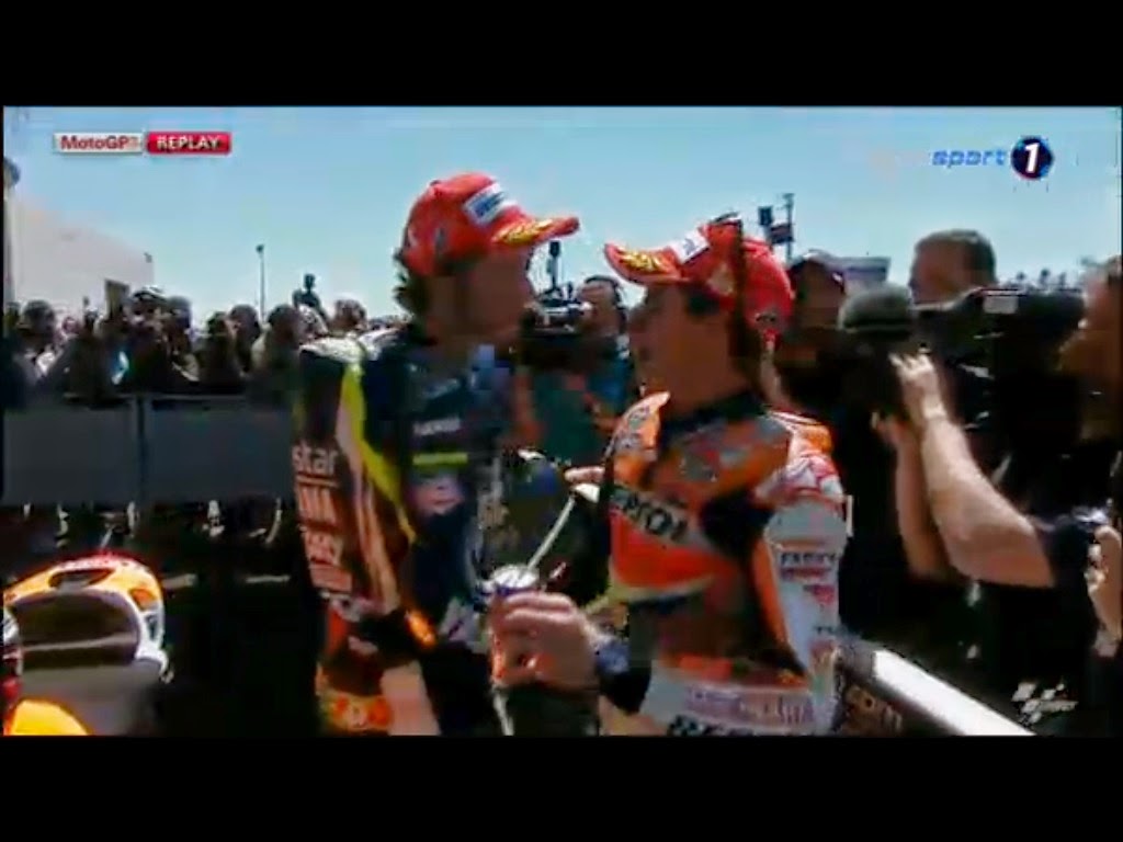 Velentino Rossi Action in Le Mans Circuit 2014 Valentino Rossi - marc marquez Velentino Rossi Action in Le Mans Circuit 2014 Valentino Rossi - marc marquez