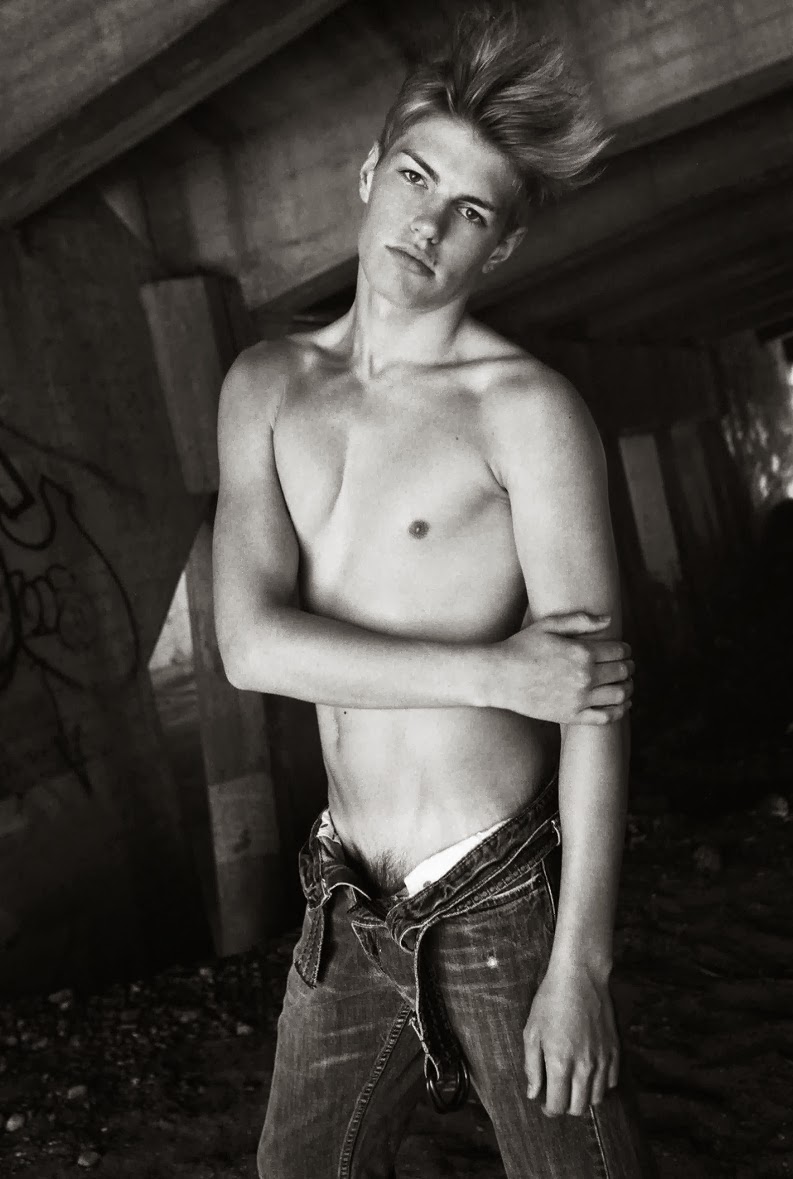 Zander Hodgson - Shirtless & Partial Naked Photoshoots.