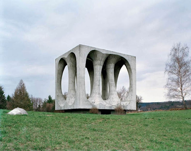 Monumentos olvidados de la ex Yugoslavia