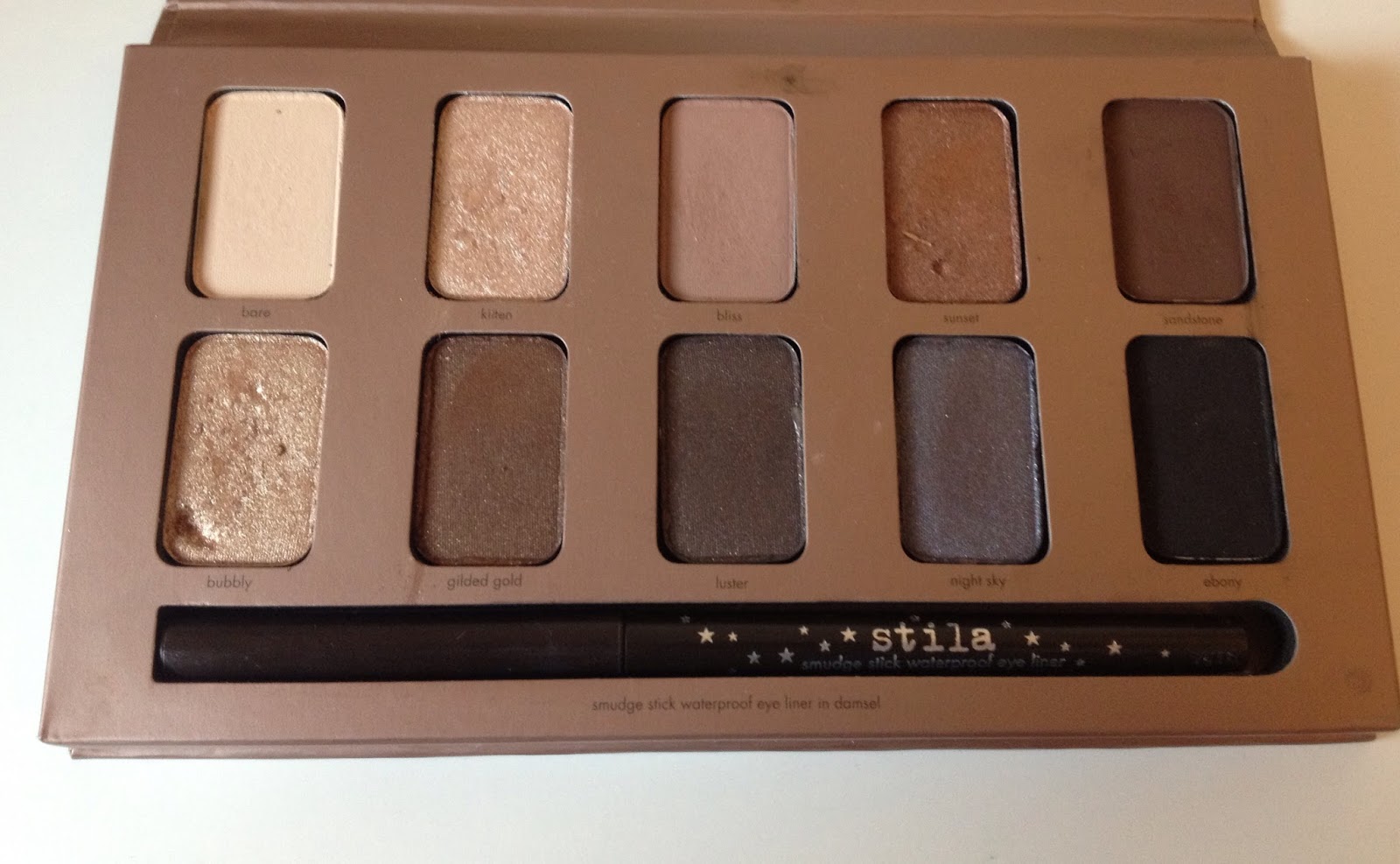 Kiss and Makeup with Me Stila "in the light" eye shadow palette.
