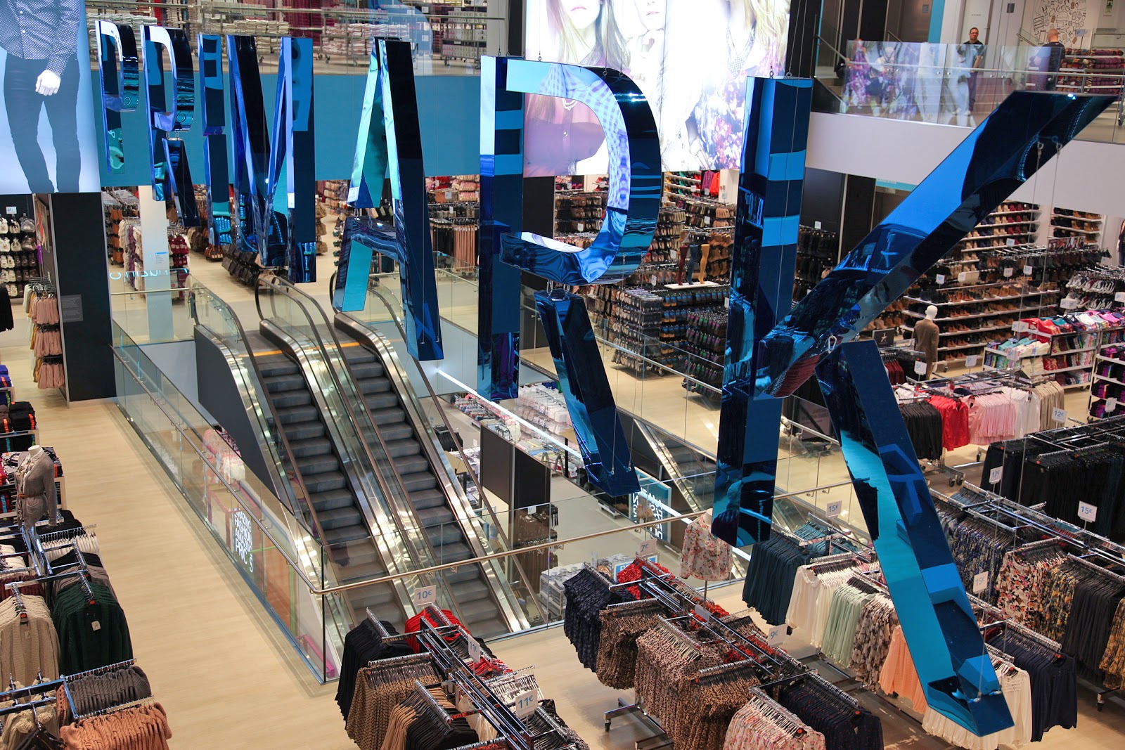 Wanna Craze El paraíso del low cost hace parada en Puerto Venecia, de