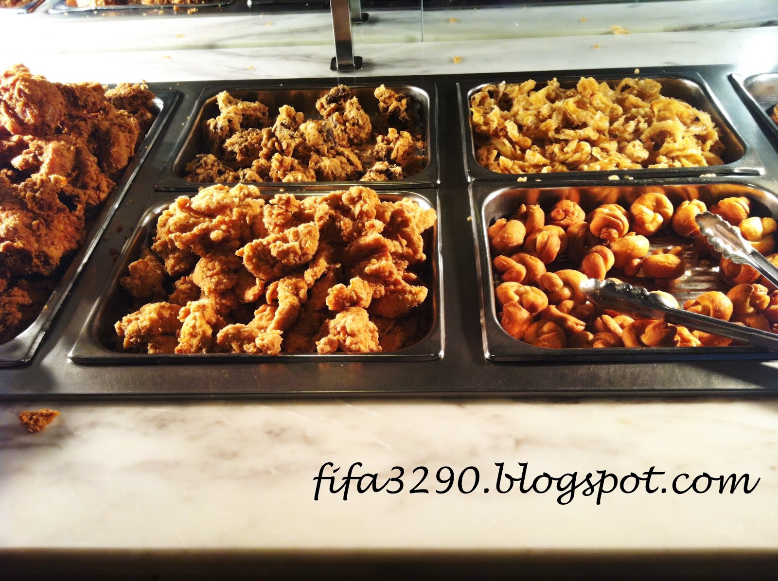 A Girl Like You ♛ Hartz Chicken Buffet