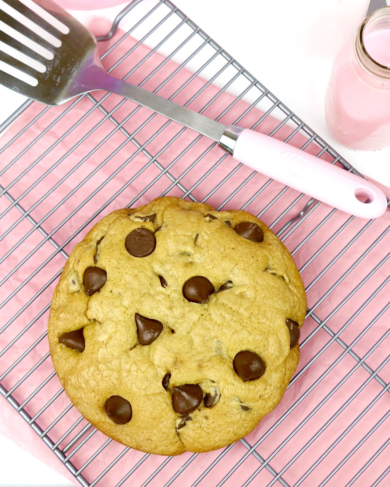 Giant Chocolate Chip Cookies The Lindsay Ann