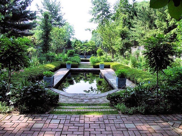 English-Style Gardens with pool