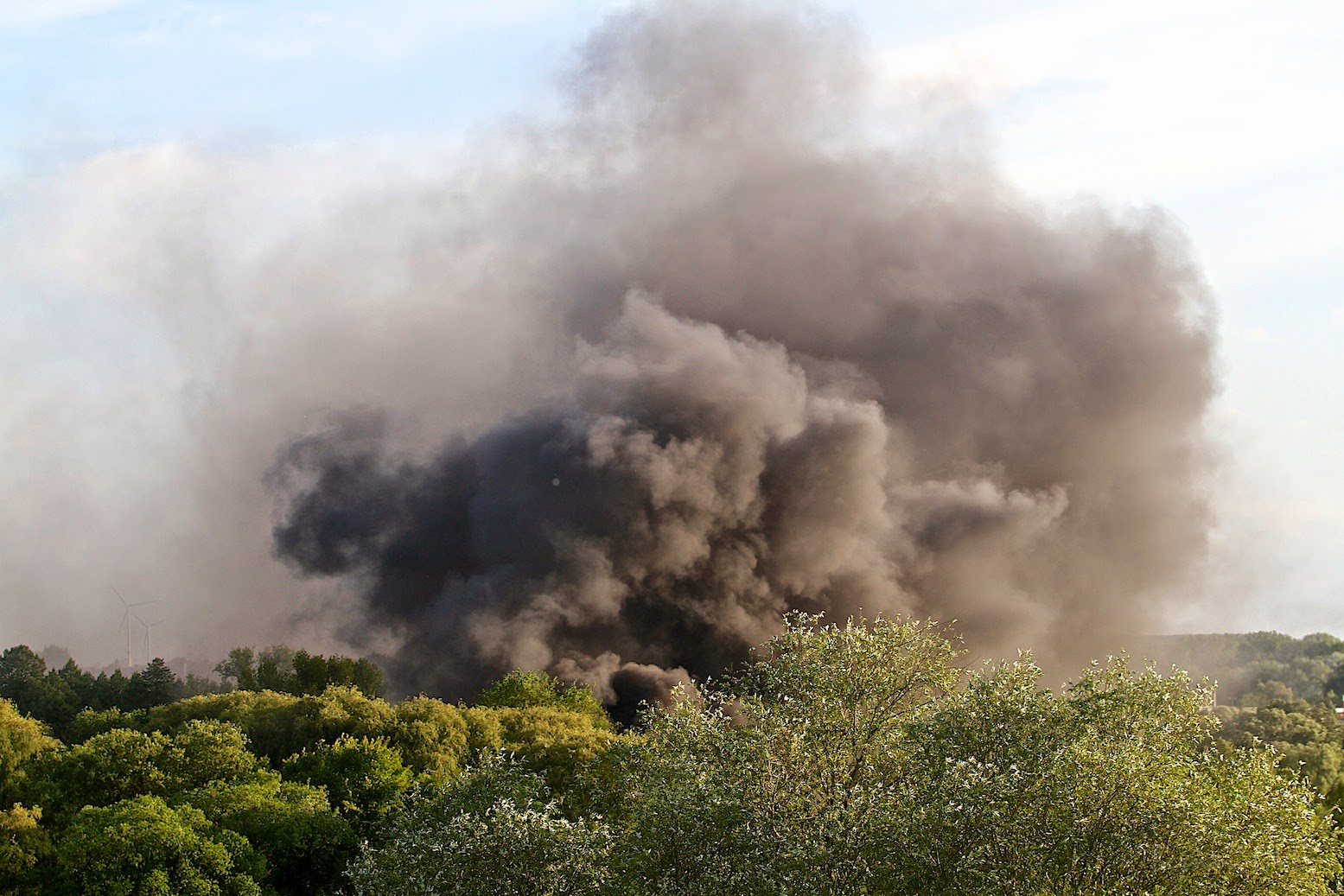 Bernau: Grosseinsatz der Feuerwehr - Bungalow Brand... 2 Bernau LIVE - Dein Stadtmagazin für Bernau bei Berlin