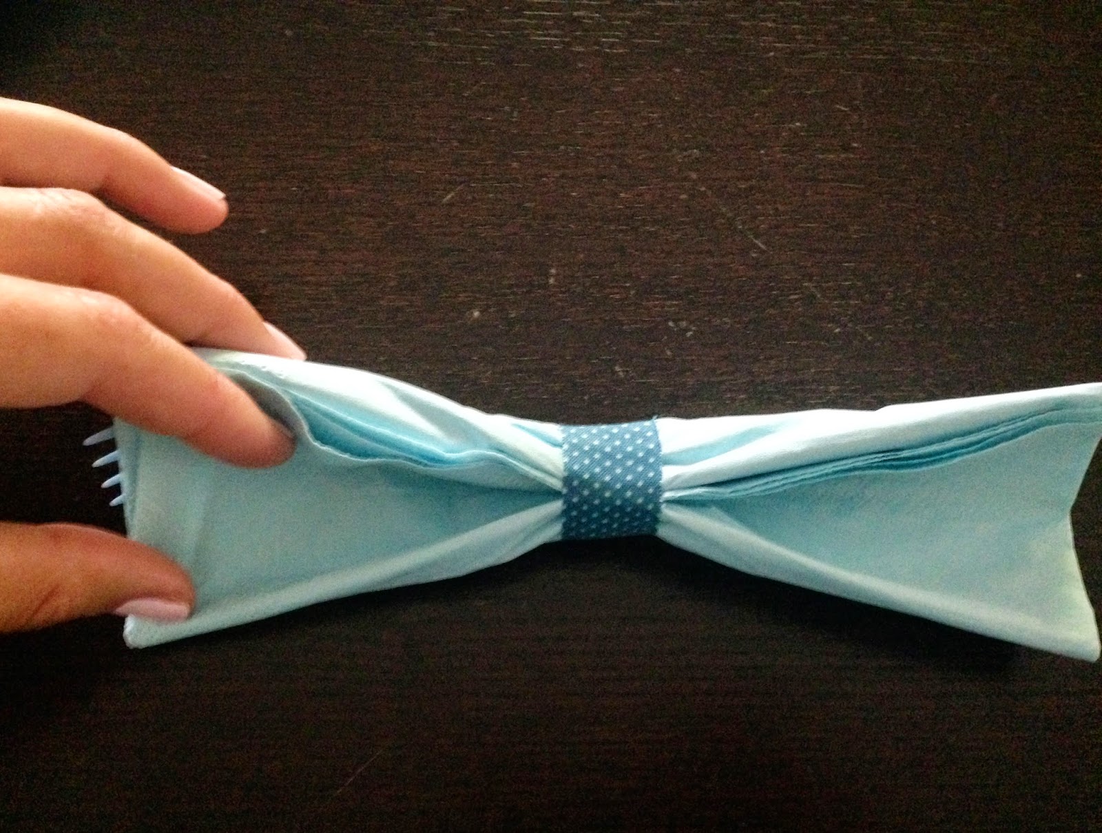 Modern Lyfe Napkin bow ties {DIY}