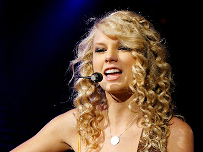 Taylor Swift Performing in Music Programe
