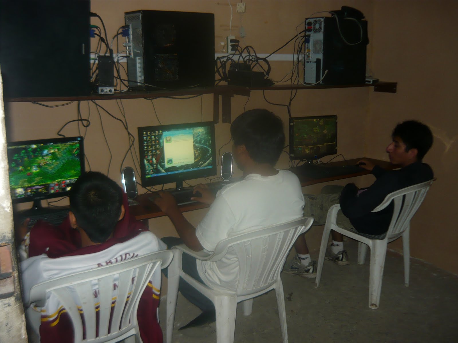 LAN CENTER LAN CENTER
