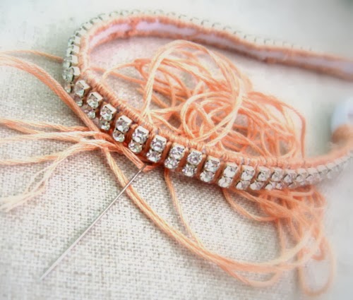 http://acupofsparkle.blogspot.com/2012/04/sparkling-rhinestone-headband-tutorial.html
