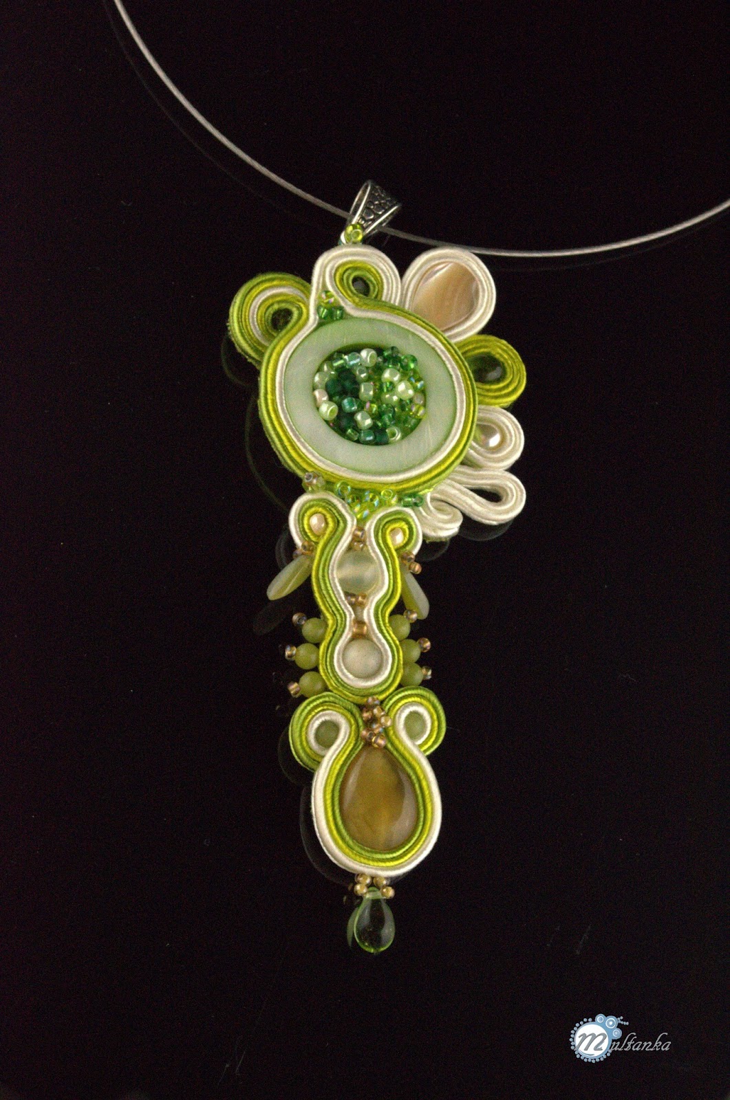 Sutaszowy naszyjnik w kolorze limonki. Wykonanie - multanka Sutaszowy naszyjnik w kolorze limonki. Wykonanie - multanka