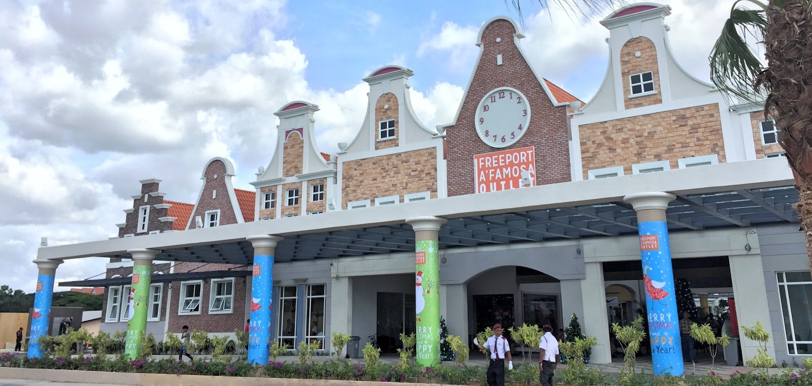 Apa Yang Menarik di Freeport A'Famosa Outlet Village Melaka Azyyati