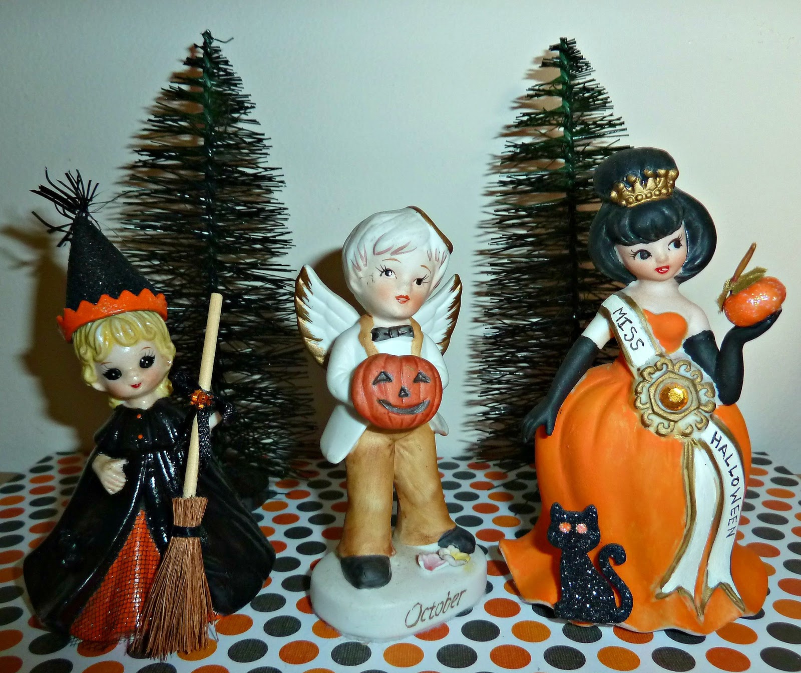 Old Glory Cottage Halloween II & Storage Wars