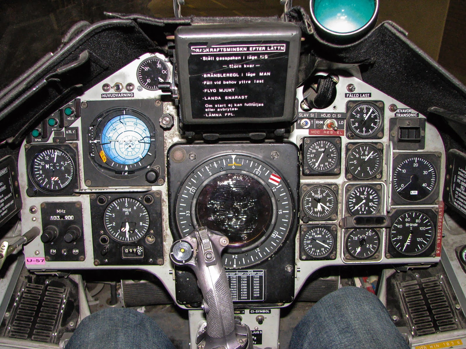 2013-0602-140640_Sweden_Gothenburg_Aeroseum_Saab_J35F-2_Draken_Cockpit.jpg