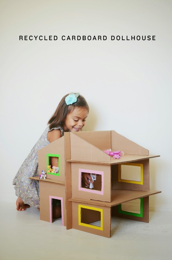How to make a recycled cardboard doll house - this is a great idea for an inexpensive kids activity!