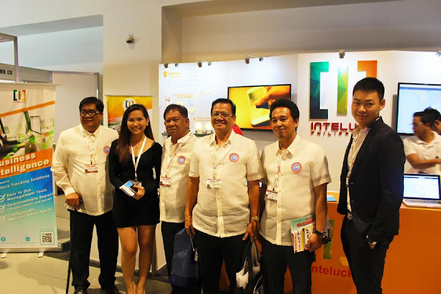 Inteluck Philippines' Kevin and Bianca picture taking with the event executives