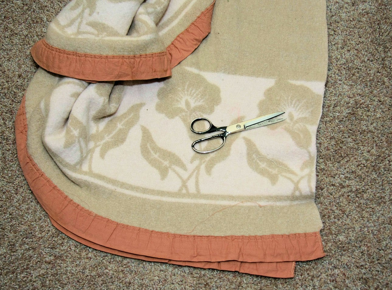 JunkinJane Upcycled Wool Blanket to Christmas Tree Skirt