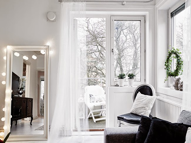 Un piso en blanco y negro con detalles nórdicos, modernos y románticos