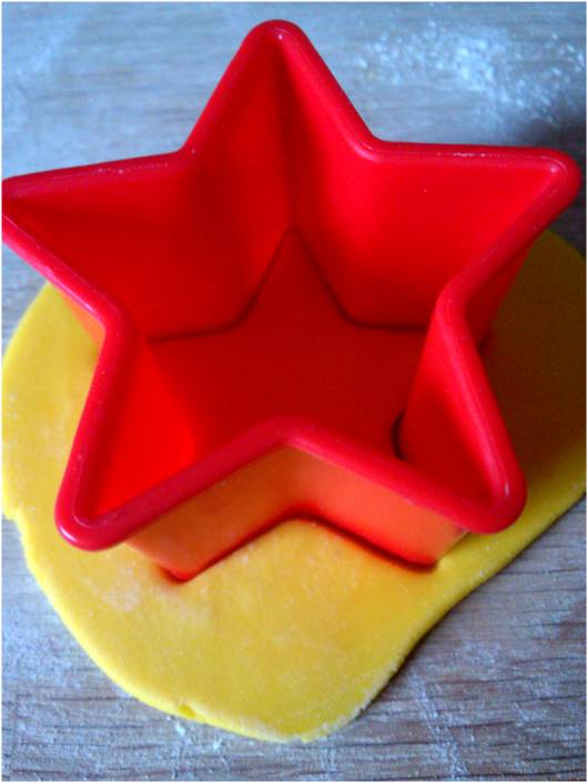 How to make a sugarpaste daffodil Utterly Scrummy Food For Families