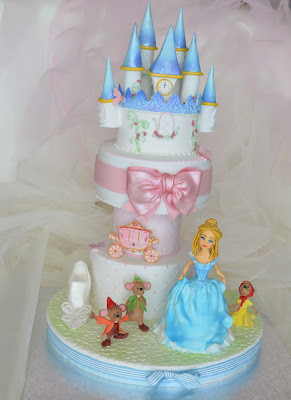 Tartas Artisticas.: CENICIENTA CAKE PARA LA PRINCESA DE LA CASA