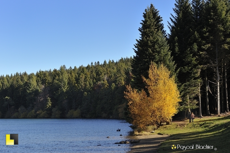 la plage du lac du bouchet photo pascal blachier