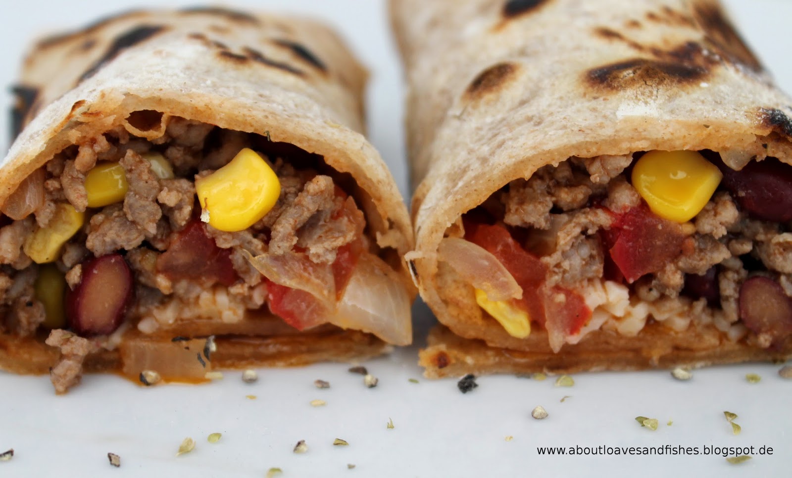 About Loaves and Fishes Mexikanische Wraps mit Füllung à la Chili con