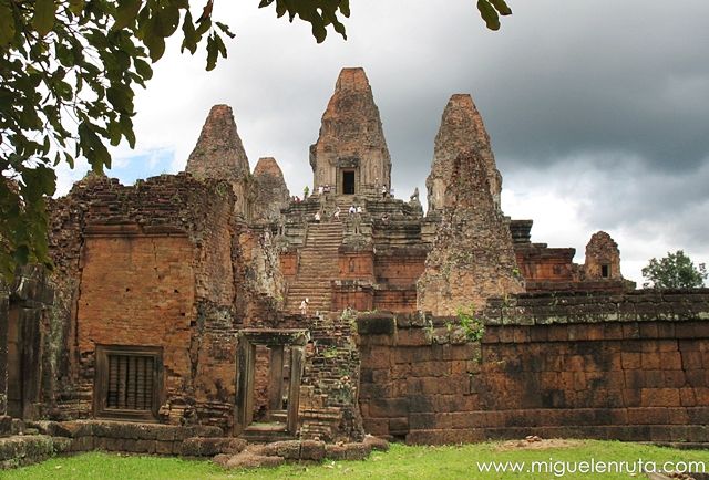 East-Mebon-Templo-Isla-Angkor-2