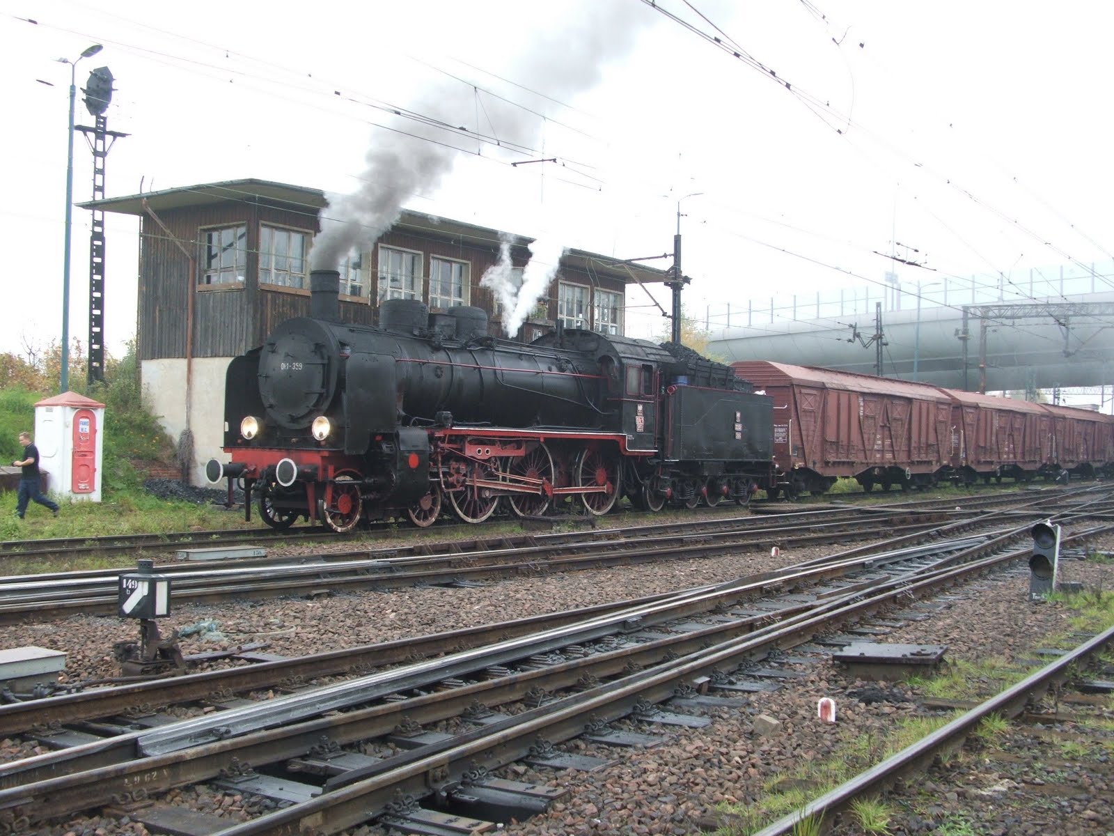 http://2.bp.blogspot.com/-k6WpWIe1qD4/Tb2B4Pma8fI/AAAAAAAACJ0/mZ3ooLNeJE4/s1600/black-cargo-train.jpg