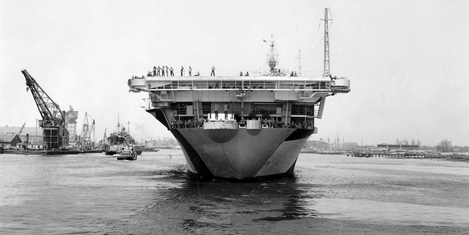 Hampton Roads Naval Museum USS Franklin (CV13) Going to War, 1944