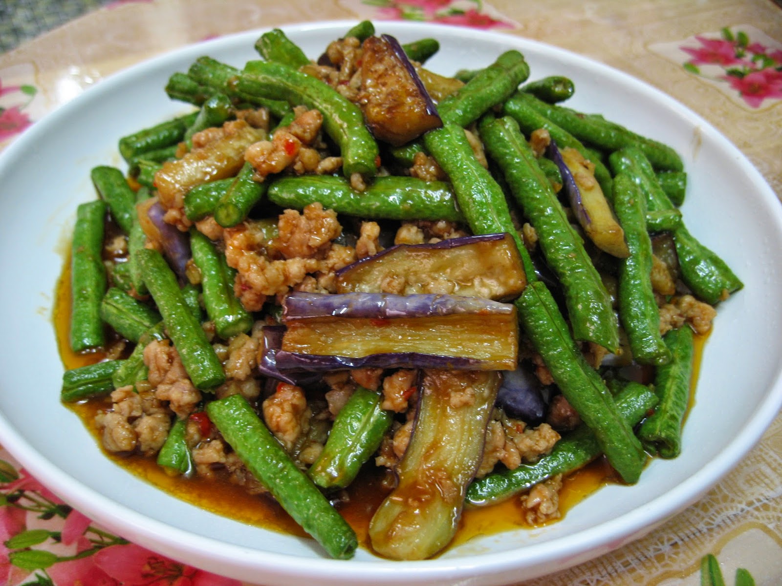 Sumptuous Flavours Eggplant & Minced Meat With Oyster Sauce 茄子蛇豆炒蚝油