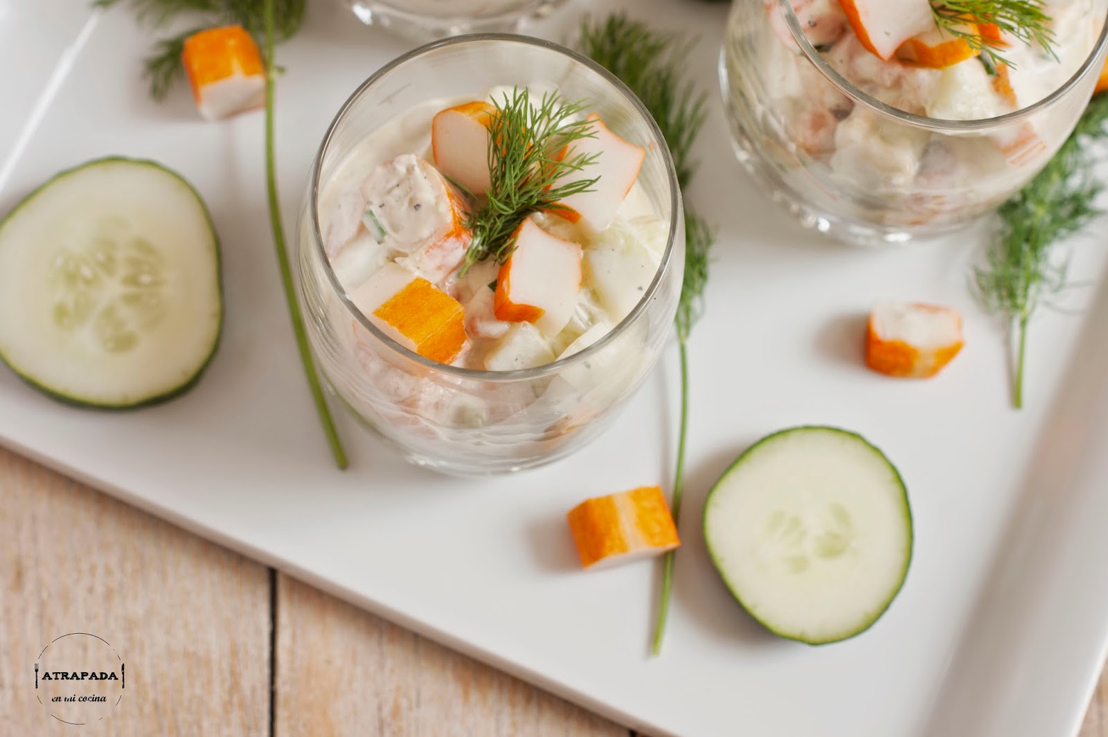 TARTAR DE PEPINO, SALMÓN AHUMADO Y SURIMI Atrapada en mi cocina